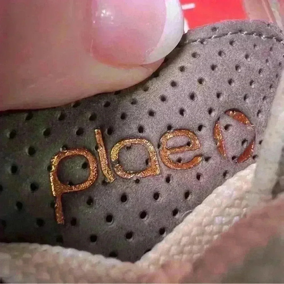 Plae Sun Sneaker Women Magnetic Grey Leather Lace Up Shoes Perforated Comfy 7W - Picture 6 of 12